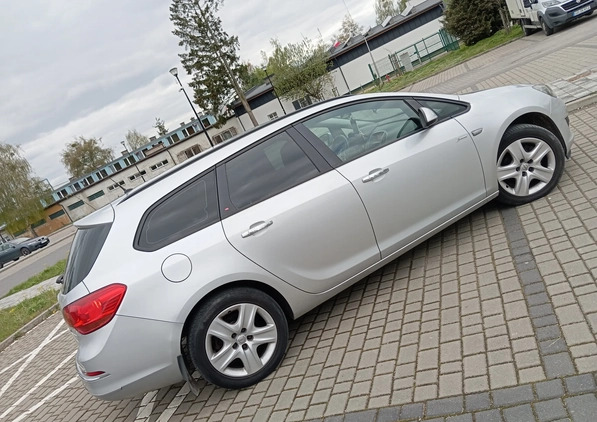 Opel Astra cena 23300 przebieg: 259000, rok produkcji 2013 z Chojnice małe 154